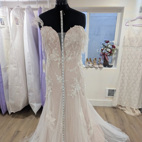 Madi Lane Junie wedding dress size 20 in mocha - Picture 7 of 17